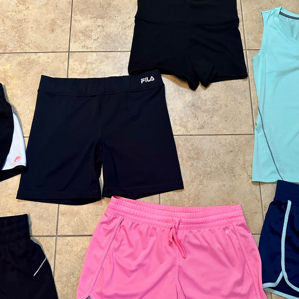Women’s workout lot - Picture 3 of 4